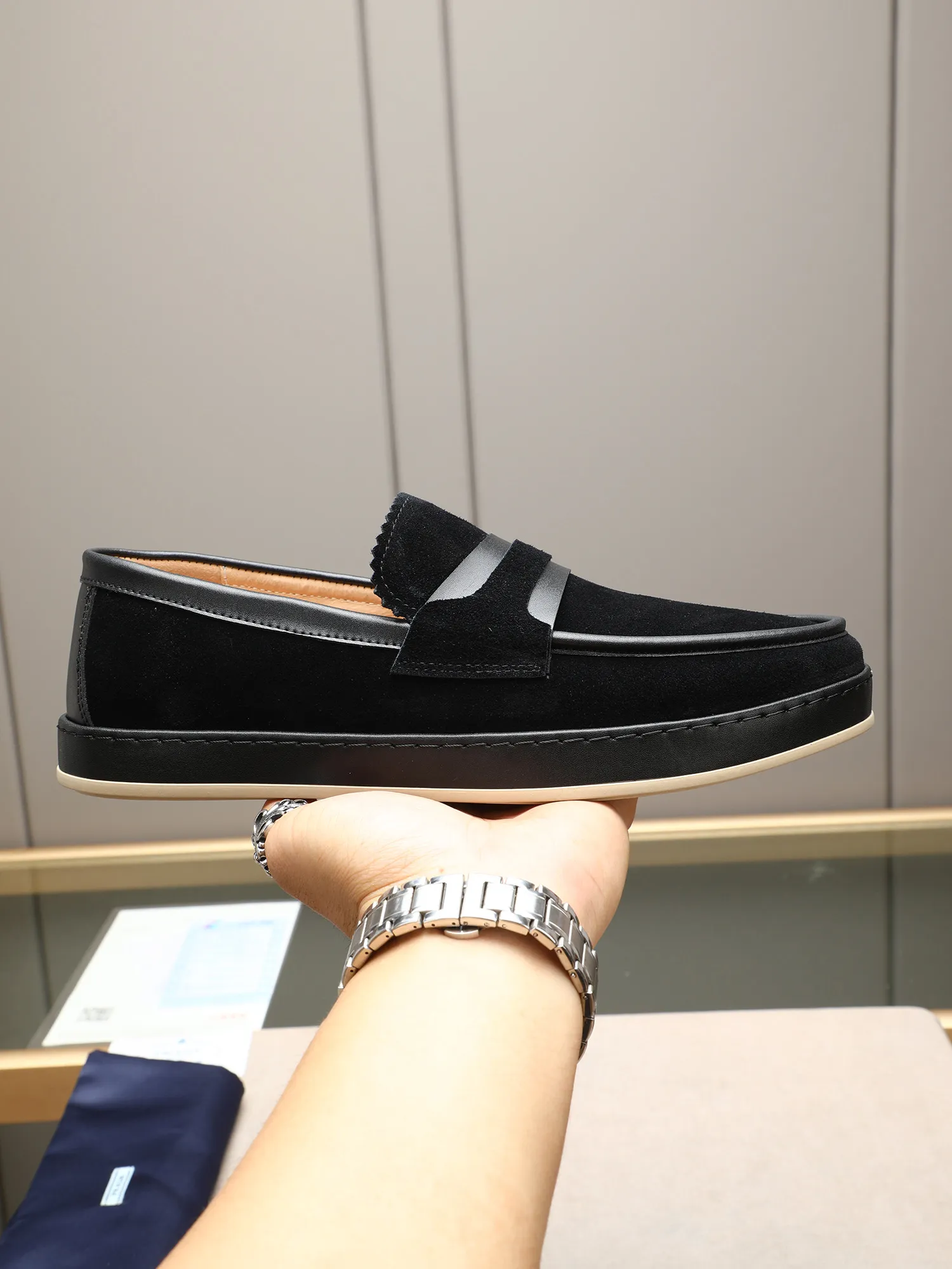 Men's men's shoes 💰P420 🆕🔥New update🔥👟PRADA (Prada) new products are released, imported soft cowhide, fashionable to allow air to penetrate the entire shoe, and the awesome shoes [strong] bring an extremely comfortable and breathable feeling! Beautiful inside and out! Exquisite workmanship, top-grade cowhide material, 😌Number: 38~44 (45 customized) 4 colors of black, blue, gray to choose from.